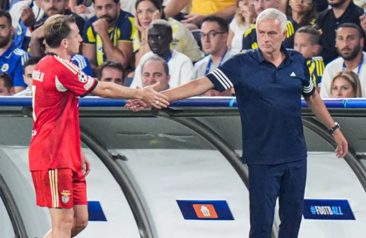 “Geyindiyi formaya xəyanət etdi”: Aktürkoğlunun “Fənərbağça”ya qarşı performansı – VİDEO