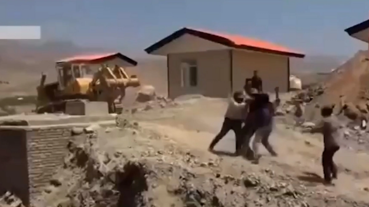 İran dövlət televiziyasının canlı yayımında DAVA – VİDEO 