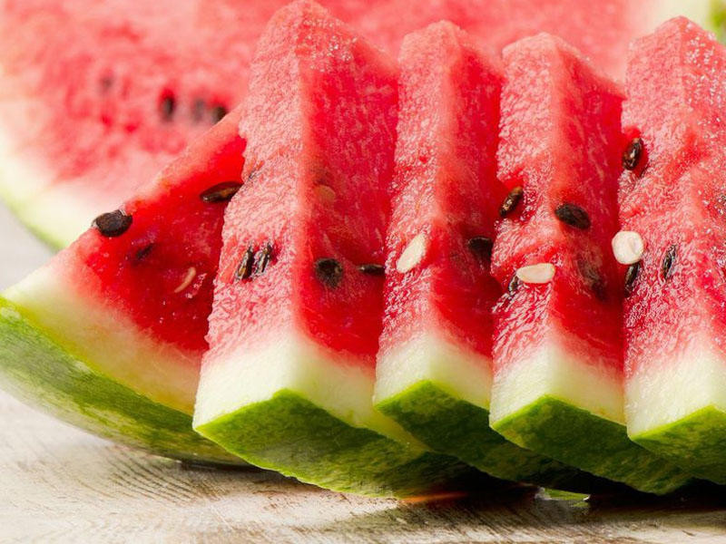 Qarpızın üzərinə duz səpin – nəticədən təəccüblənəcəksiniz