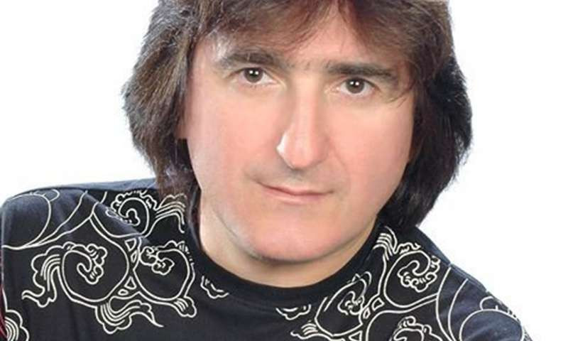 “Bahalı ev, maşın yox, geyim istəyirəm”