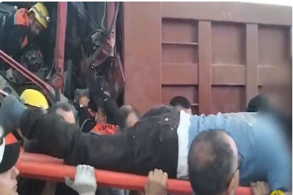 Bakıda ağır qəza: xilasedicilər işə qarışdı – VİDEO