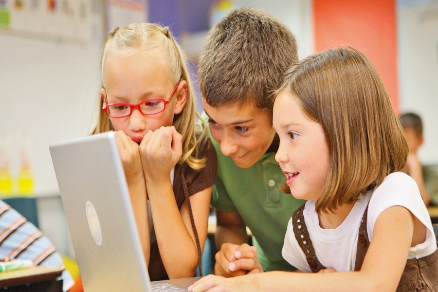 DİQQƏT! Uşaqların internetdən İSTİFADƏSİ QADAĞAN OLUNA BİLƏR