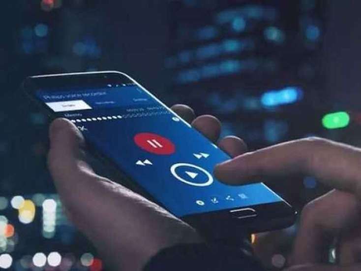 Bakıda direktorun səs yazısı yayıldı: “Pul almışam, yaxşı eləmişəm” – VİDEO