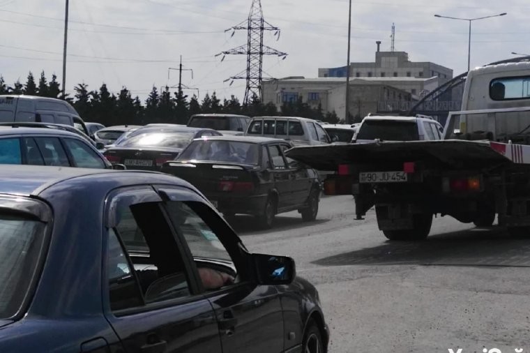 Bakı-Sumqayıt yolu iflic oldu: yüzlərlə maşın tıxacda qaldı – VİDEO