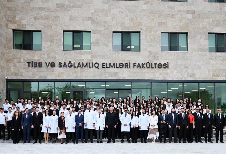 Prezident Qarabağ Universitetinin Klinikası binasının, Tibb və sağlamlıq elmləri fakültəsinin tədris korpusunun açılışında iştirak edib – FOTO