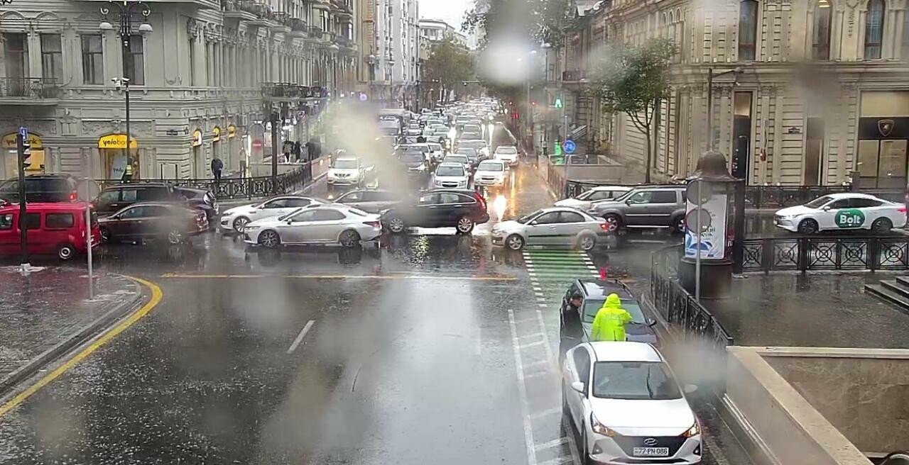 Sabah Bakıda leysan olacaq, şimşək çaxacaq