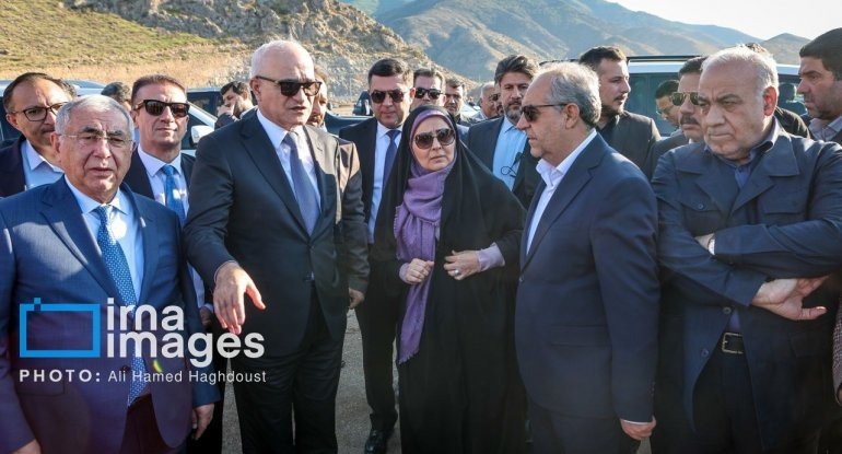 Şahin Mustafayev Araz dəhlizində