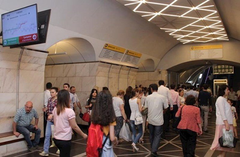 Bakı metrosu tədris ilinin ilk günündə 900 minə yaxın sərnişin daşıyıb