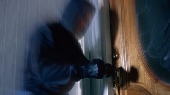 FİLM KİMİ HADİSƏ! Maskalılar evə belə girdi… / VİDEO