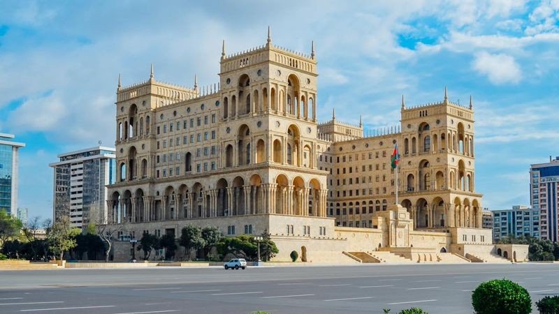 Bu dövlət qurumlarında işləyənlərin DİQQƏTİNƏ: 5 gün müddətində işləməyəcəklər
