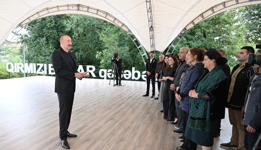 “Özünə hörmət edən insan orada yaşamazdı” – Prezident 