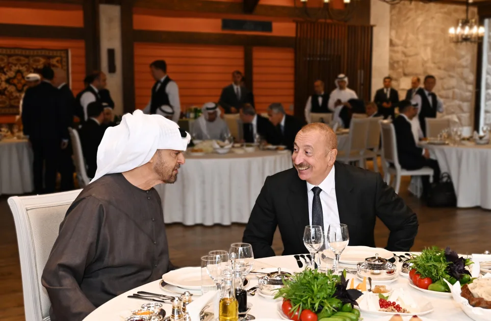 BƏƏ prezidentinin şərəfinə rəsmi nahar verildi 