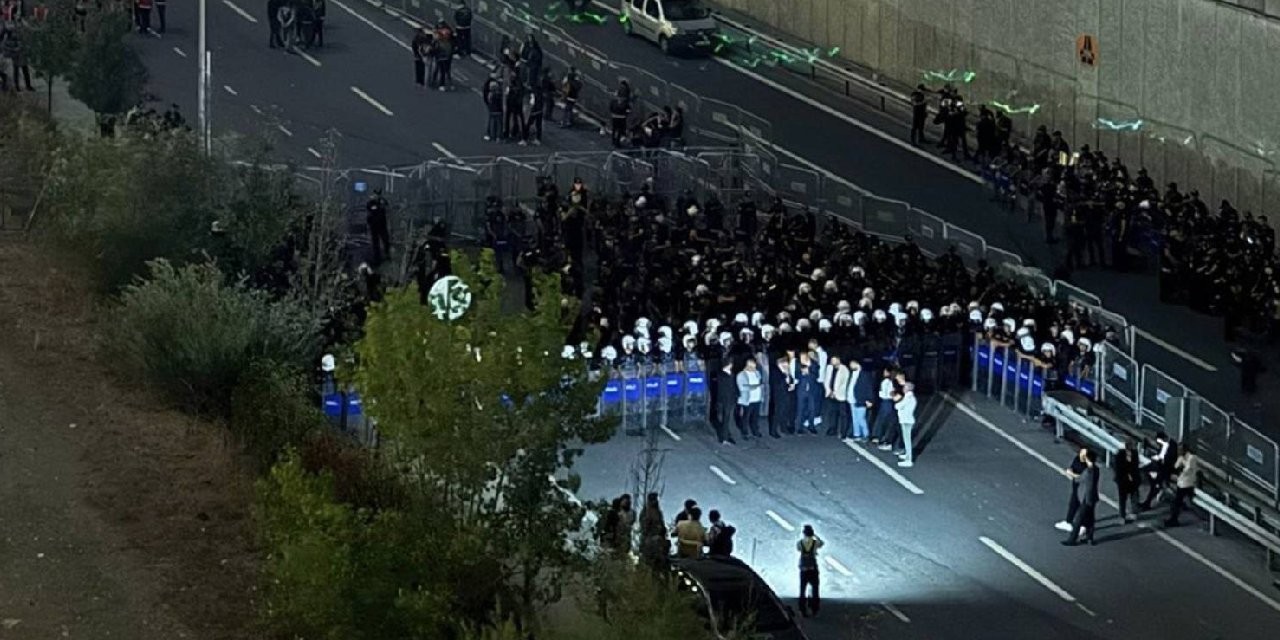 İstanbulda gərgin anlar: Polis CHP-nin ofisinin önünü mühasirəyə aldı – VİDEO