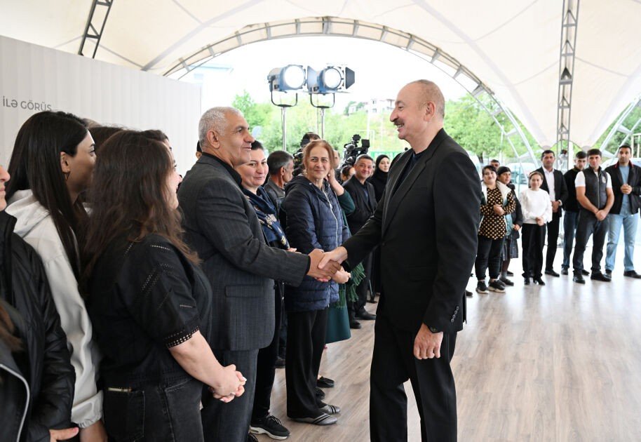 Prezidentin Xocavənddə sakinlərlə görüşündən FOTOLAR