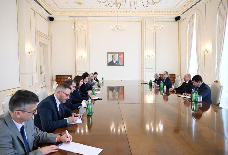 Prezident Avropa İttifaqının Genişlənmə üzrə komissarını qəbul edib