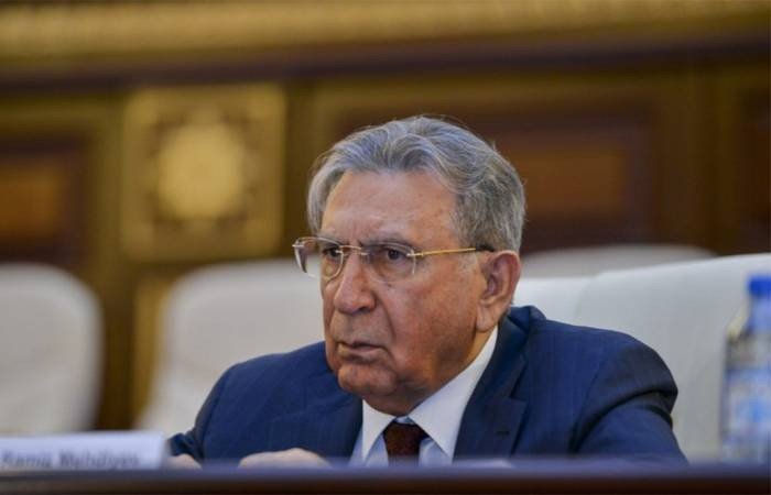 Mehdiyevin yanında o qalır, bazarlığı da mən edirəm…