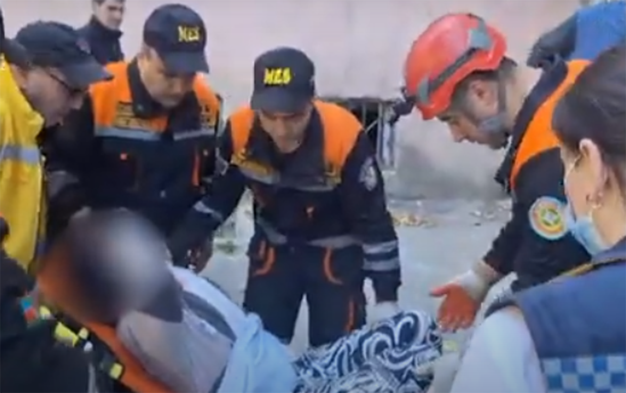 Qapını kəsib huşsuz vəziyyətdə olan qadını xilas etdilər – VİDEO