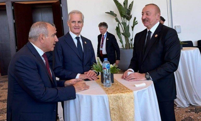 İlham Əliyev Misirdə Paşinyanla görüşdü