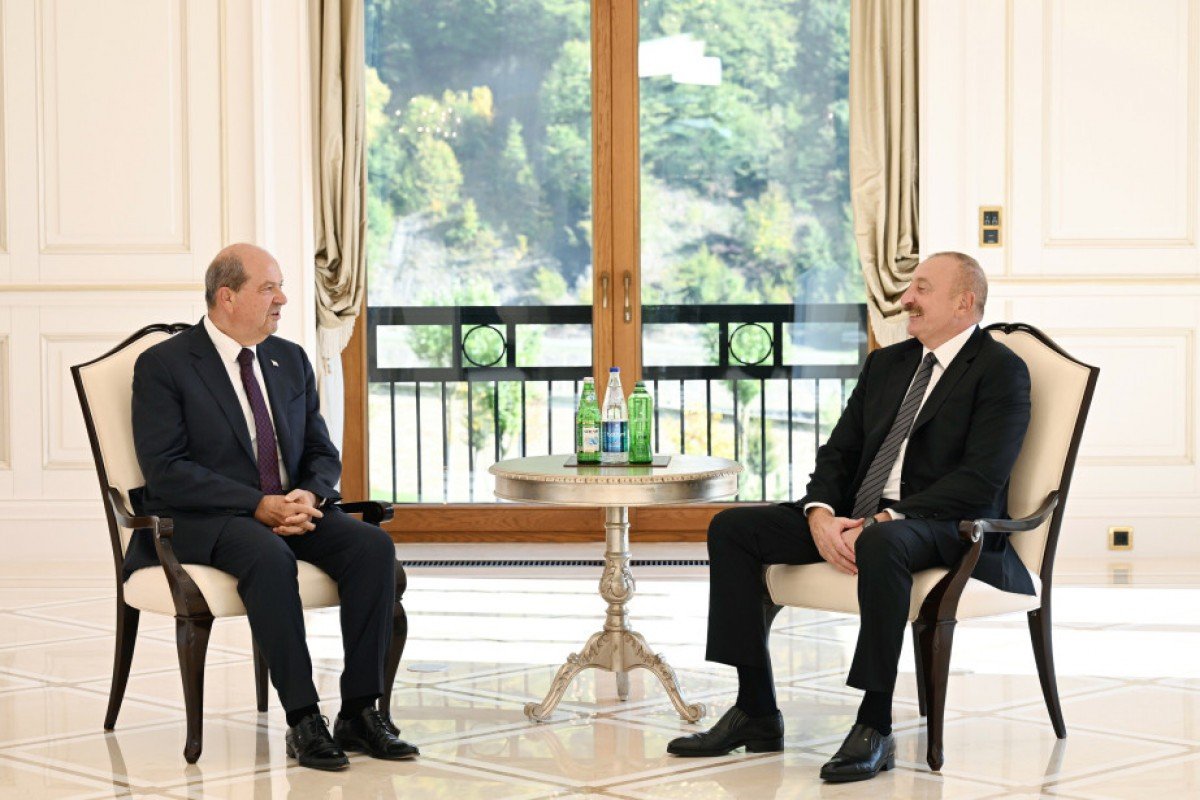 Prezident İlham Əliyev Qəbələdə Ersin Tatarla görüşüb