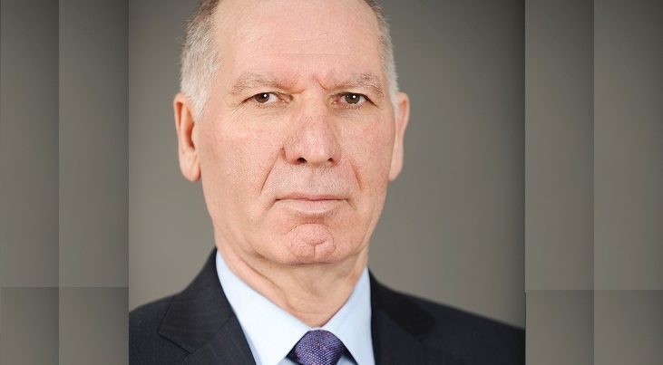 “ÇÖRƏK” İTİRƏN KEÇMİŞ ÇÖRƏKÇİ – Əsabil Qasımov indi “boz kardinal”ın kölgəsini qamçılayır