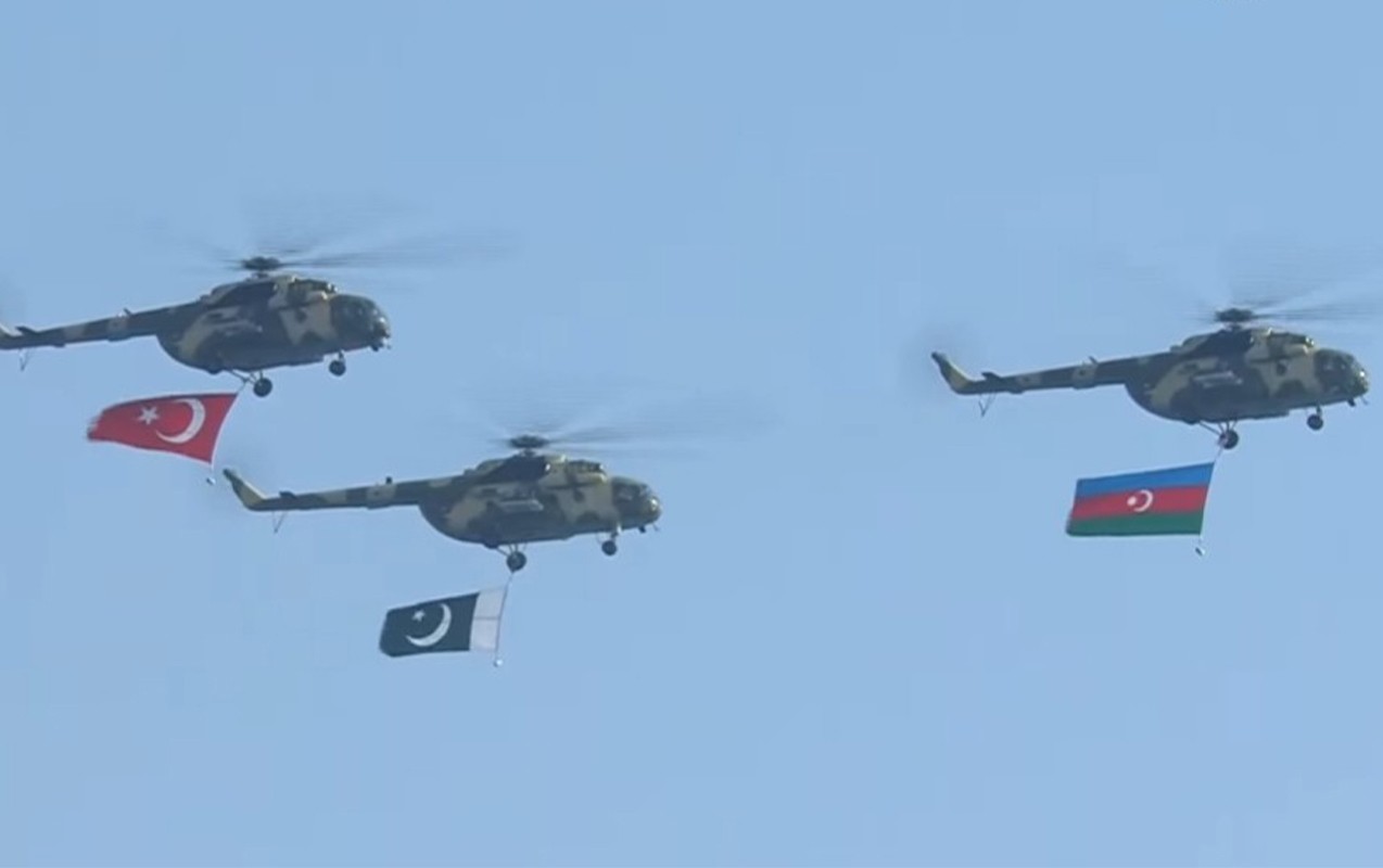 Səmada Azərbaycan-Türkiyə-Pakistan bayraqları… – VİDEO