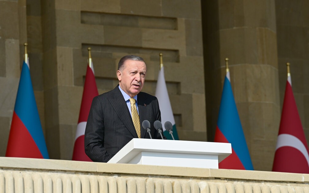 Türkiyə Prezidenti hərbi paradda Məmməd Arazın şeirini səsləndirdi