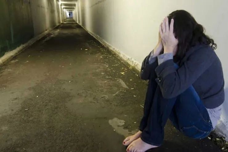 Bakıda tatu ustası 15 yaşlı qızı qaçırdı: “Anası ilə bir çarpayıda yatırdıq”