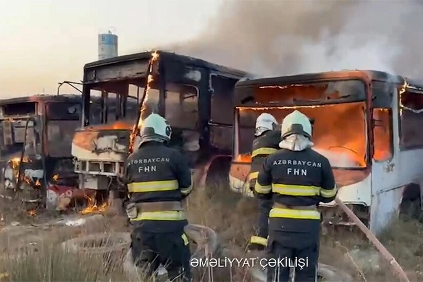 Məmmədli kəndində 4 yararsız avtobus yandı – VİDEO