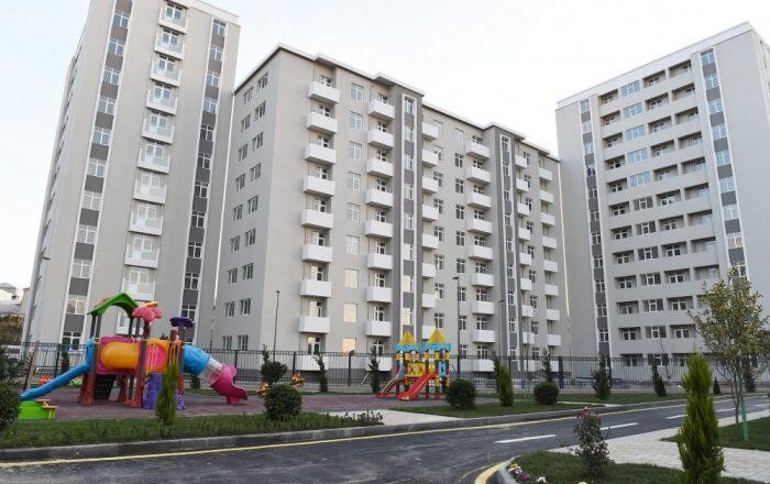 Binaların qarşısında cərimələnən sakinlər narazılıq edir