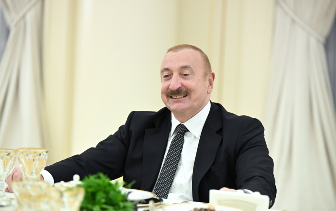 İlham Əliyev Şahbaz Şəriflə birgə nahar etdi – Foto