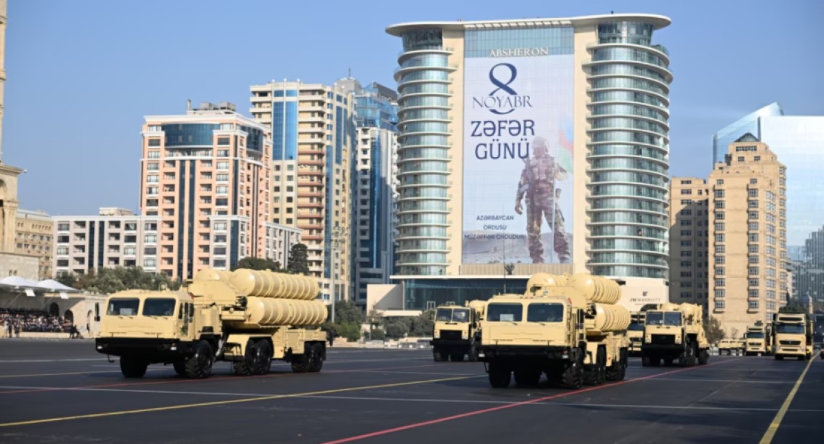 Paradda nümayiş olunan hərbi texnikalarımız: Ekspert onların xüsusiyyətlərindən danışdı  