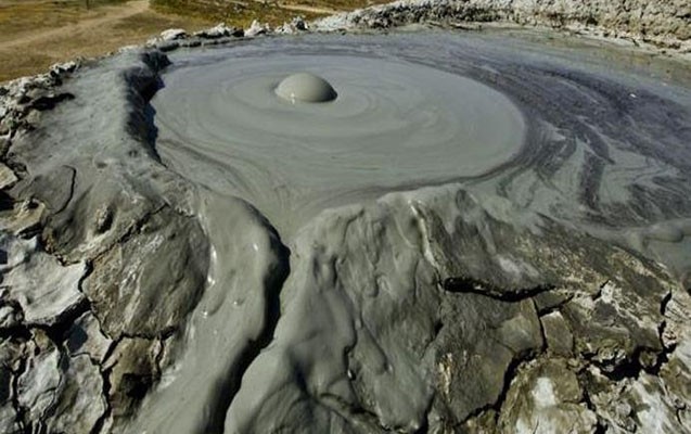 Bakıda bu vulkan 3 dəqiqədən bir püskürür- Video