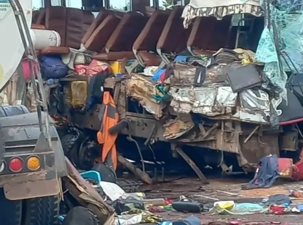 image-gana-da-yolcu-otobusuyle-ambulansin-carpismasi-19622019_1972_amp