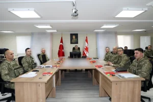 image-kara-kuvvetleri-komutani-tokel-iran-sinirinda-19654381_110_m