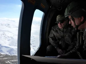 image-kara-kuvvetleri-komutani-tokel-iran-sinirinda-19654381_9240_amp