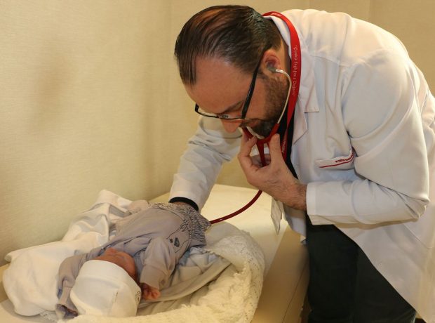 image-diyarbakir-da-nadir-gorulen-ozofagus-atrezisi-ile-dogan-bebek-basariyla-ameliyat-edildi-19763396_7266_amp