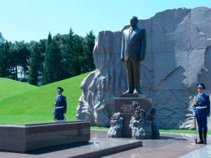 image-heyder-eliyev-mezar