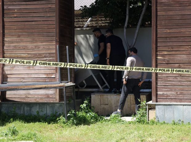 image-kotu-kokudan-suphelenerek-baktiklari-reklam-19767545_3114_amp